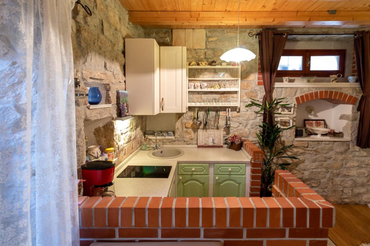 Apartment Tara Kaštela Екстериор снимка