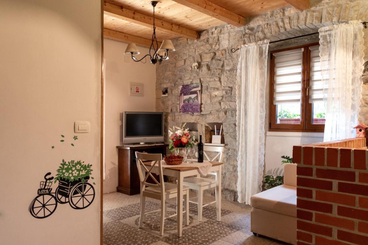 Apartment Tara Kaštela Екстериор снимка