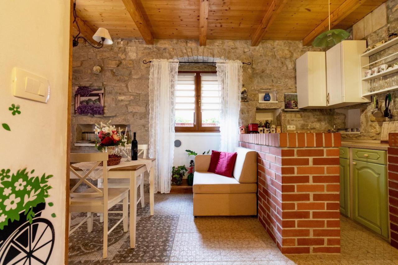 Apartment Tara Kaštela Екстериор снимка